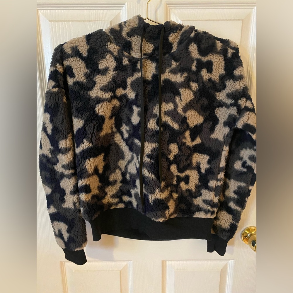Camo Sherpa pull over